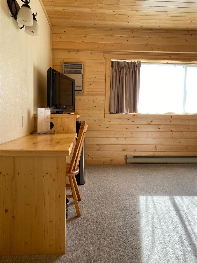 Stork Nest 3* Smithers